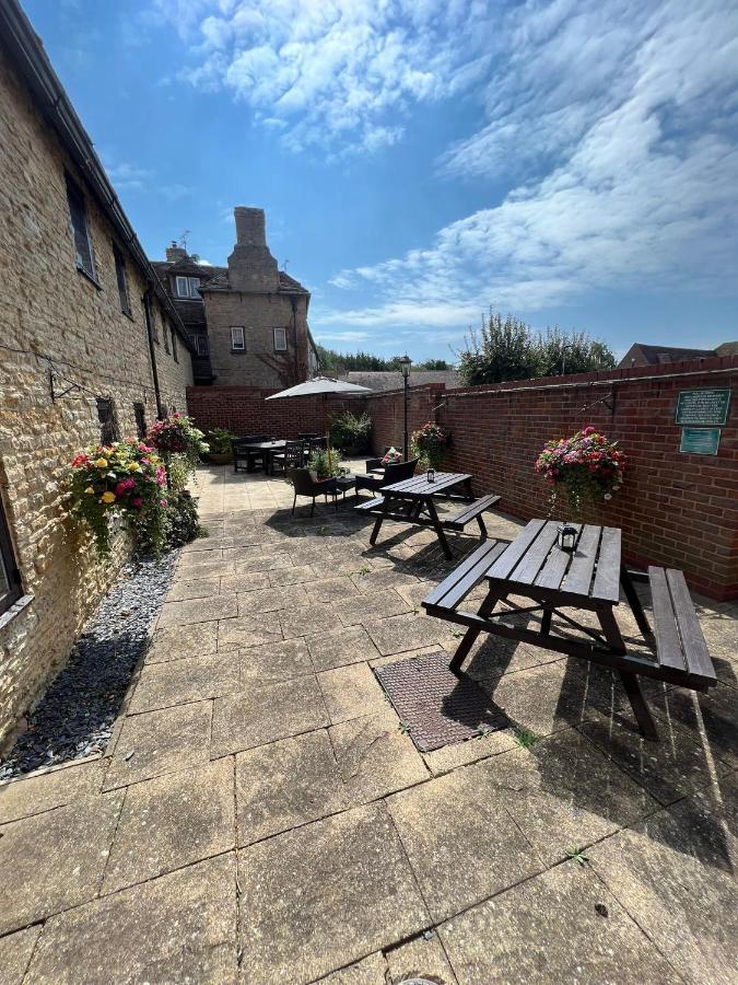 The Queen'S Head Hotel Milton Ernest Exterior foto